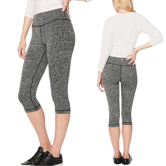 Lululemon Wunder Under Hi-Rise 1/2 Tight 17"
Luon Crackle Jaquard Black pants 4 - Picture 1 of 7